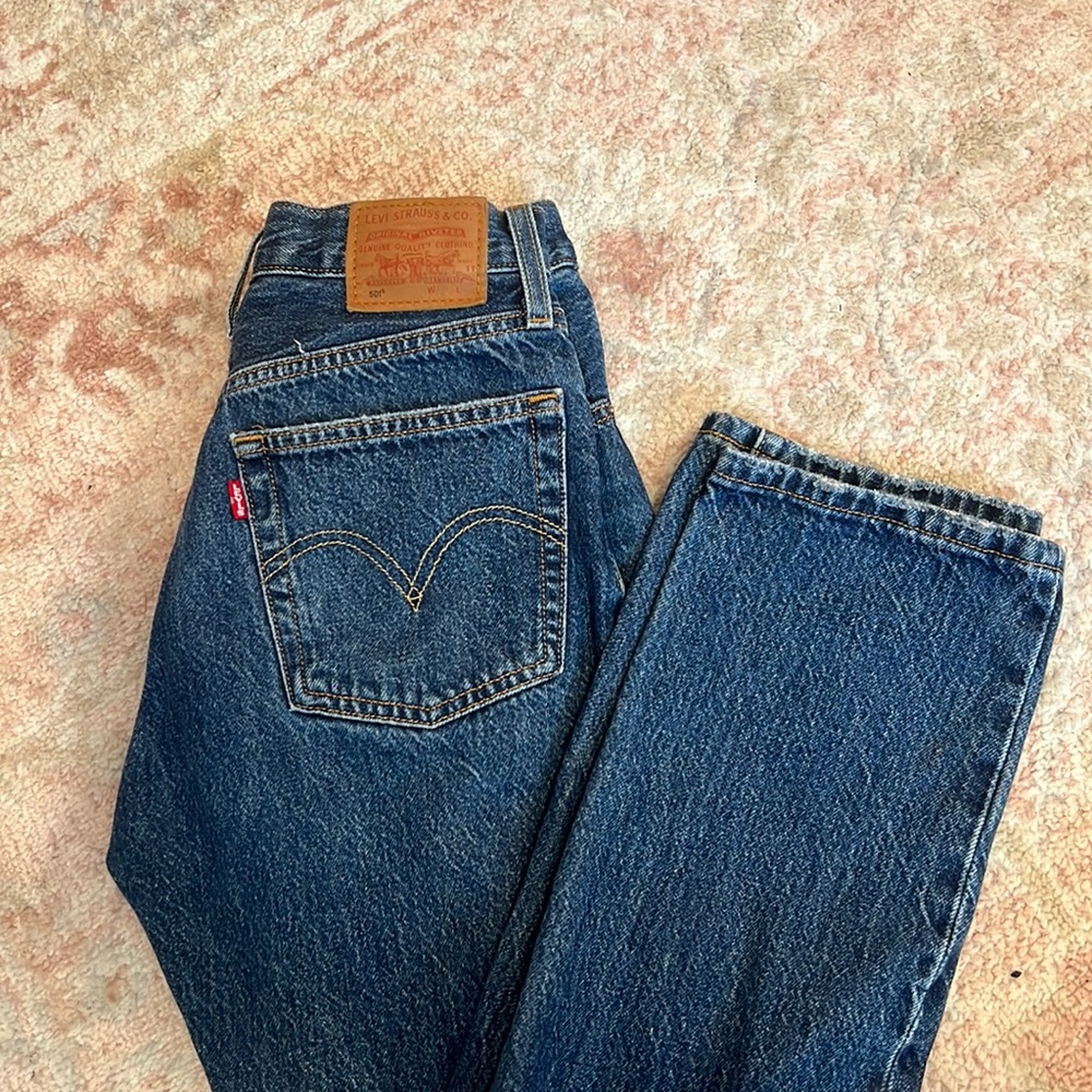 Womens 501 levis — size 25 dark wash